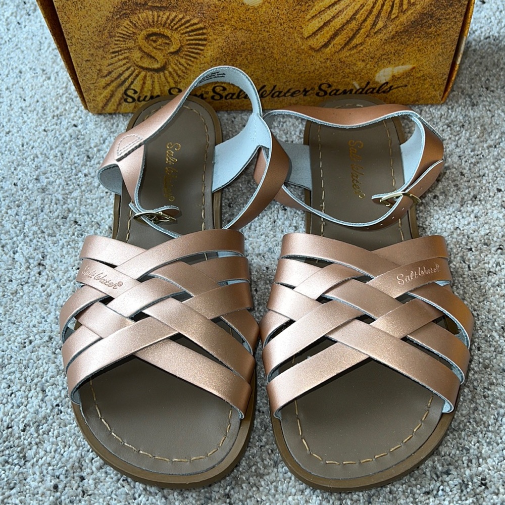 NIB SALT WATER RETRO SANDAL ROSE GOLD US11